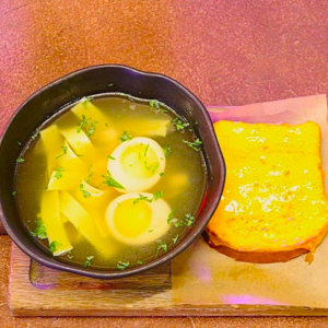 КУРИНЫЙ СУП С ТАЛЬТЕЛЛЕ И МАРИНОВАННЫМ ЯЙЦОМ
